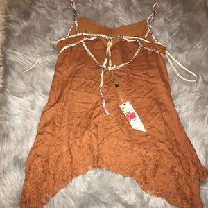 gimmicks by BKE Tops - Brand new❗️ Gimmicks tank gimmicks by BKE Tops - Brand new❗️ Gimmicks tank